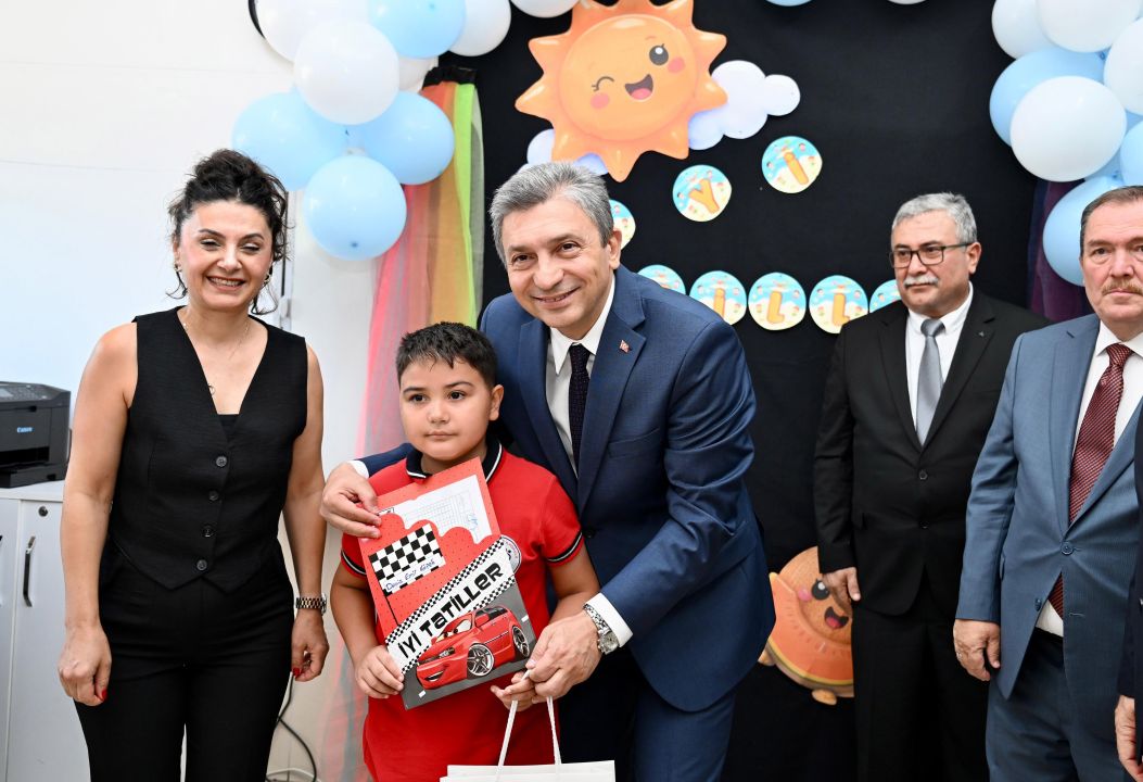 Antalya'da 475 bin öğrenci karne aldı