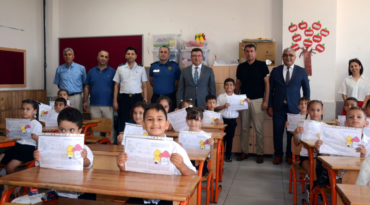 Serik'te öğrencilerin karne heyecanı
