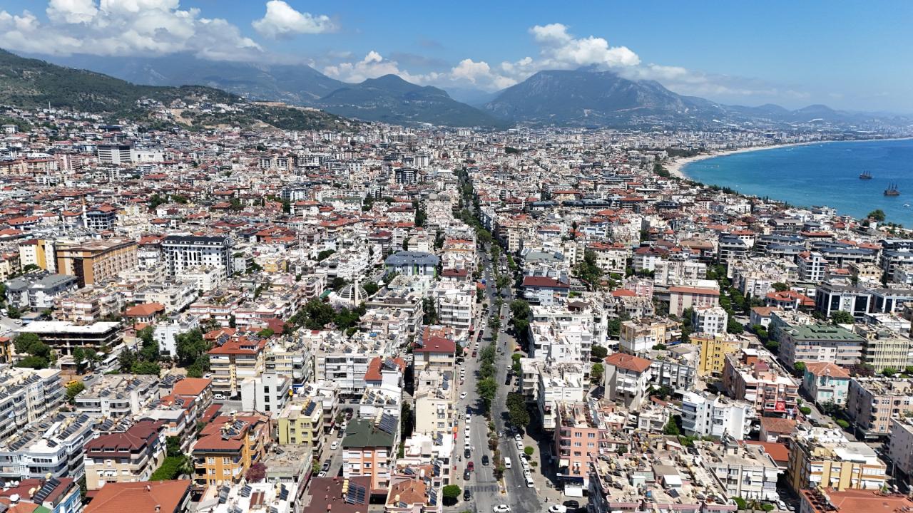 24 ilçede nüfusuyla ilk sırada olan Alanya ilçesinde il olma beklentisi