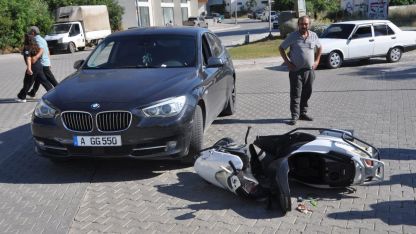 Otomobille çarpışan motosikletin sürücüsü yaralandı