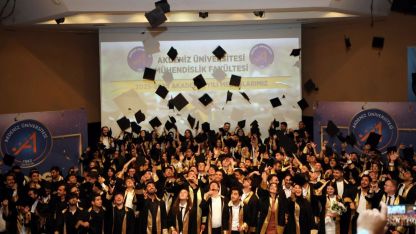 Mühendislik Fakültesi öğrencileri mezun oldu