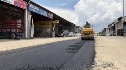 Döşemealtı’nda kanalizasyon ve asfalt çalışmaları eş zamanlı sürüyor