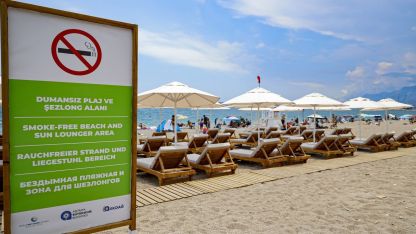 Akdeniz iklimine dayanıklı ahşap şezlonglar kullanıma sunuldu