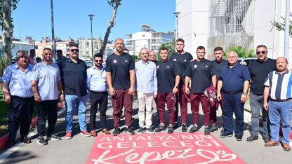 Kepez'in pehlivanları dualarla Tarihi Kırkpınar'a uğurlandı