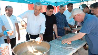 Aksu Belediyesi’nden aşure ikramı