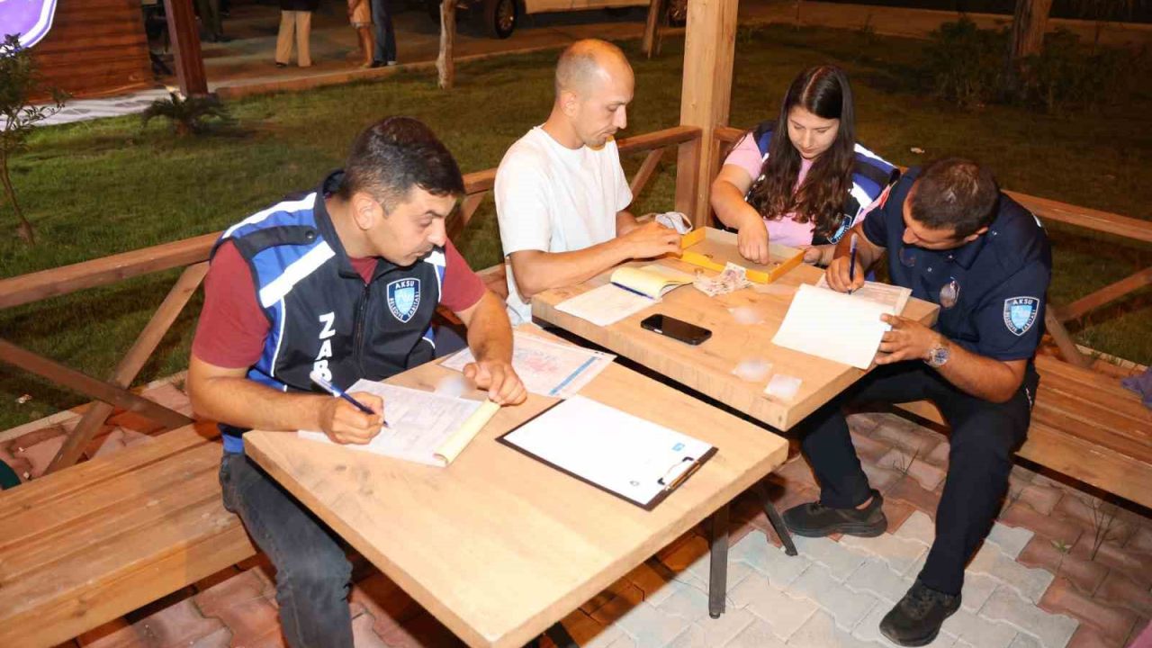 Aksu’da zabıta ekiplerinden dilenci denetimi