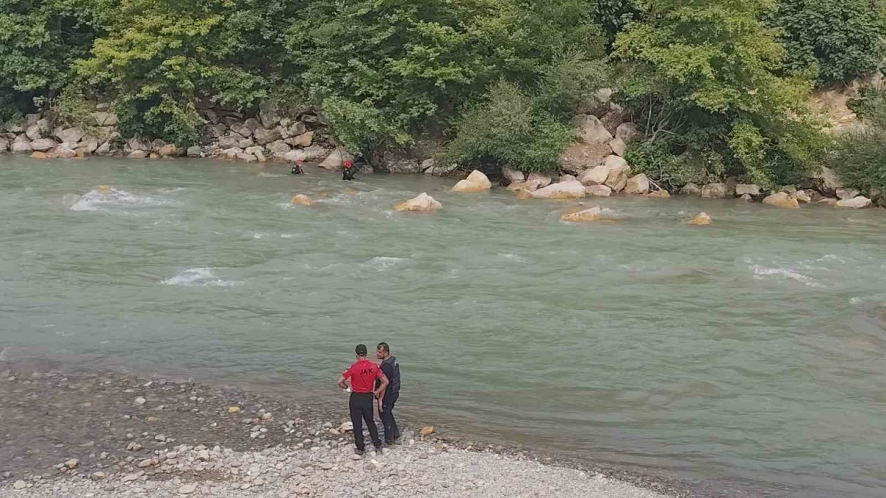 Alanya’da çayda kaybolan genci arama çalışmalarına yarın devam edilecek
