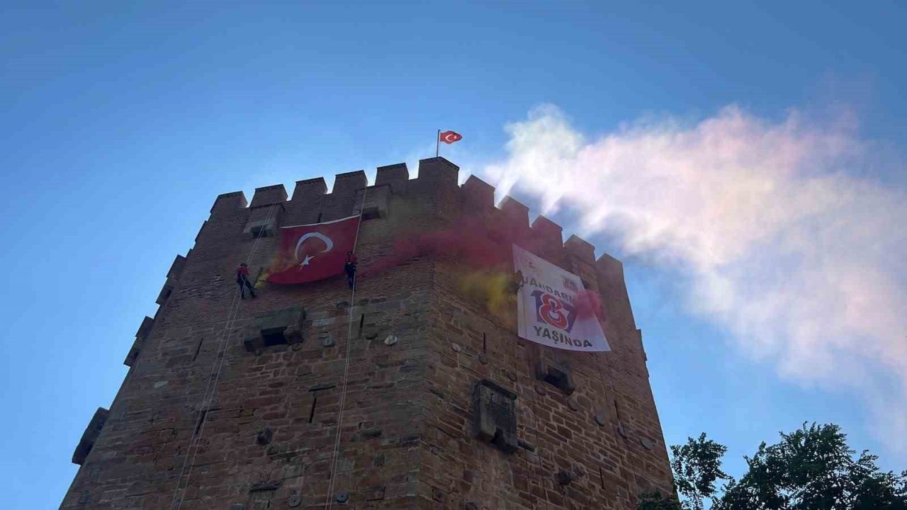 Alanya’da JAK ekiplerinden Alanya Kızılkule’de nefes kesen gösteri