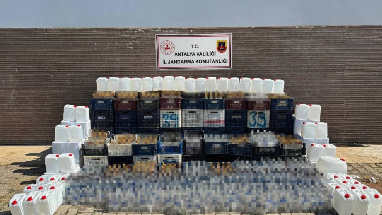 Alanya’da kaçak alkol operasyonu: Bin litre kaçak alkol ele geçirildi