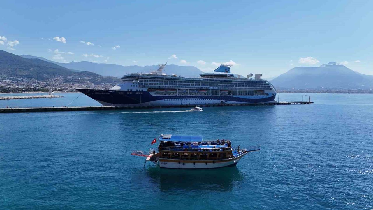 Alanya'ya lüks kruvaziyer ile bin 767 turist geldi - HABER ANTALYA