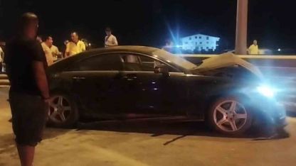 Alkollü sürücü bariyerlere çarptı, köprülü kavşak trafiğe kapandı