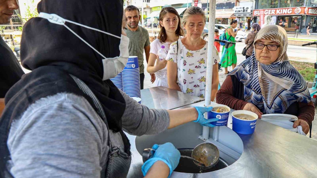 Antalya Büyükşehir Belediyesi’nden Muharrem ayı boyunca aşure ikramı
