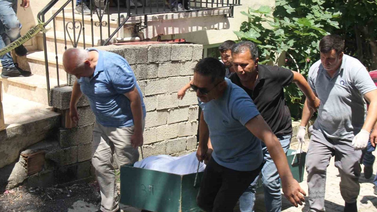 Antalya’da 41 yaşındaki adam evinin bahçesinde ölü bulundu
