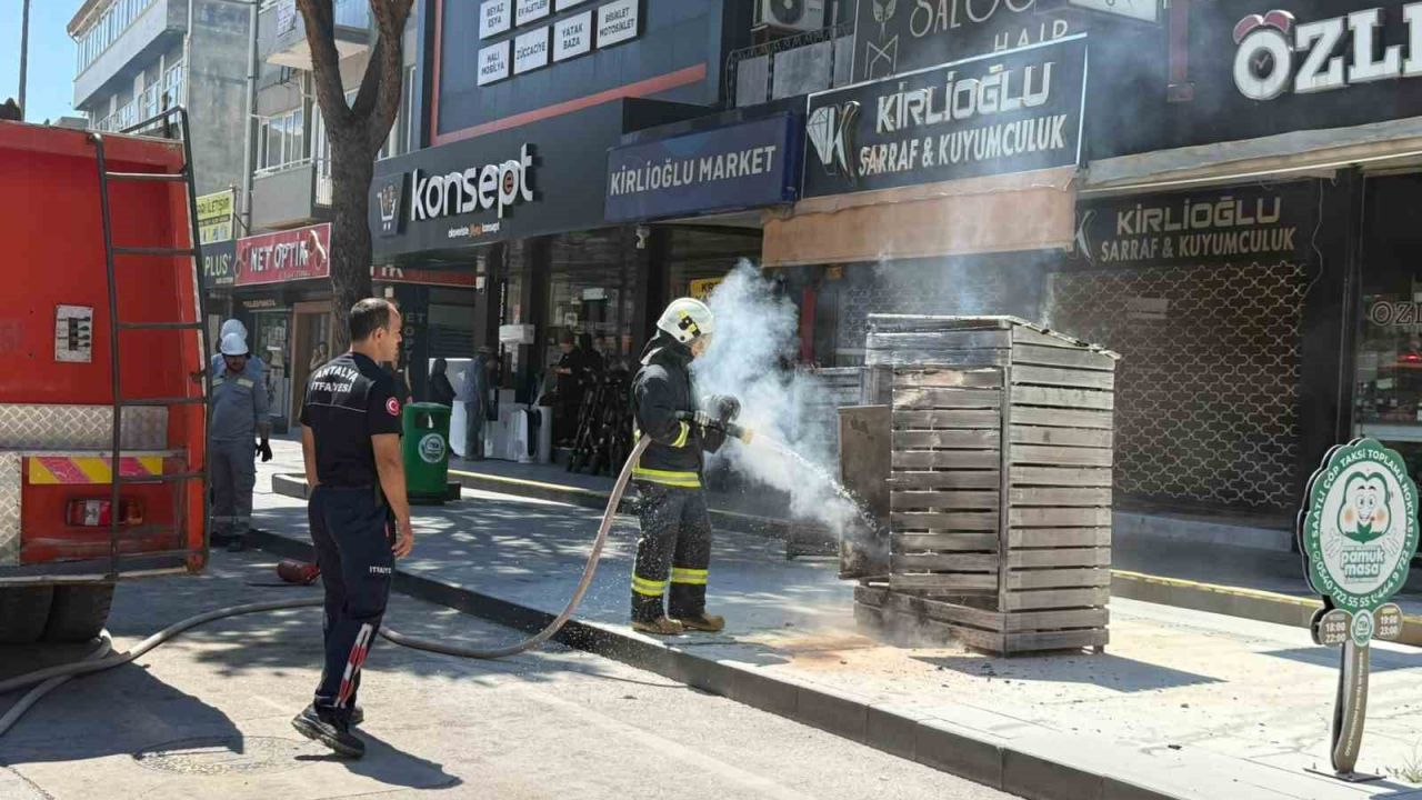 Antalya’da elektrik trafosunda çıkan yangın kokuttu