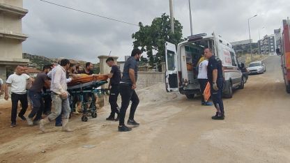 Asansör boşluğuna düşen müteahhit yaralandı