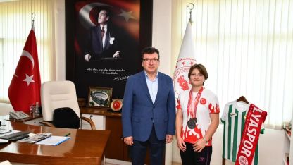 Bilek güreşinde dereceler elde eden Ayşe Büyükkaçar, ilçenin gururu oldu