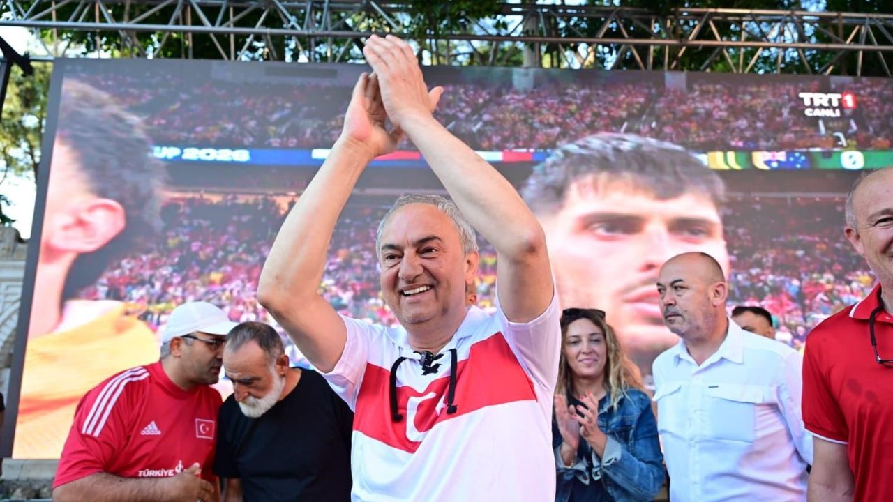 Dokumapark’ta milli heyecan: Antalyalılar Kepez’de dev ekranda buluştu