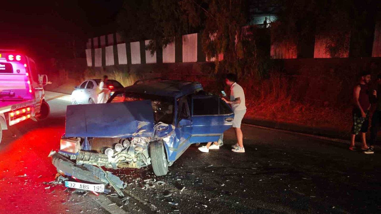 Manavgat’ta 3 araçlı zincirleme kaza: 1 yaralı