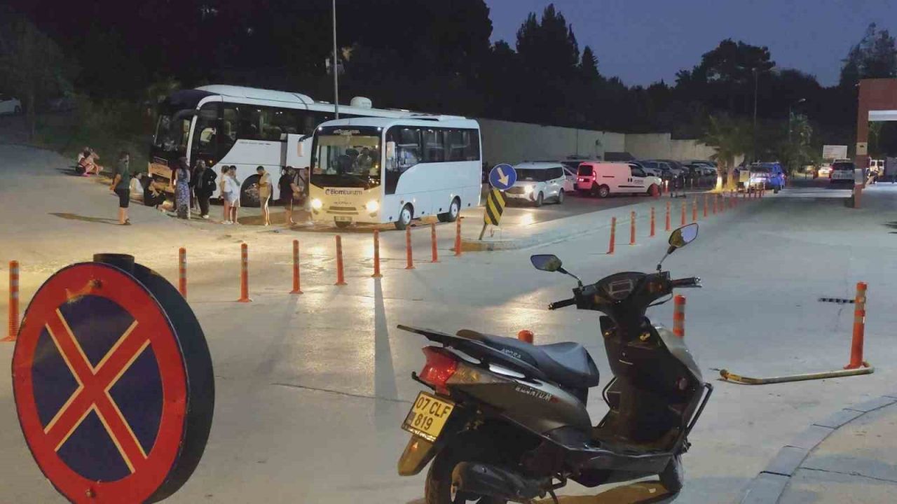 Manavgat’ta gıda zehirlenmesi şüphesiyle hastaneye kaldırılan 52 tatilci taburcu edildi