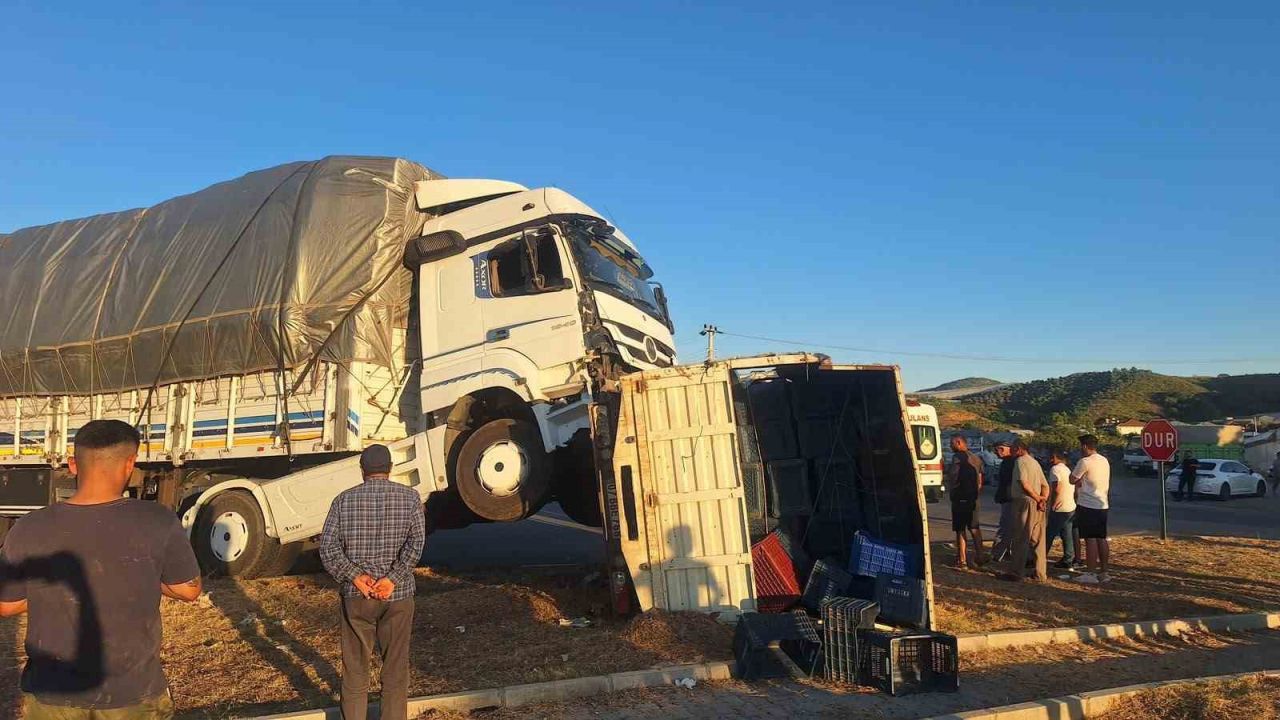 Manavgat’ta tır ile kamyonetin çarpıştığı kazada 1 kişi yaralandı