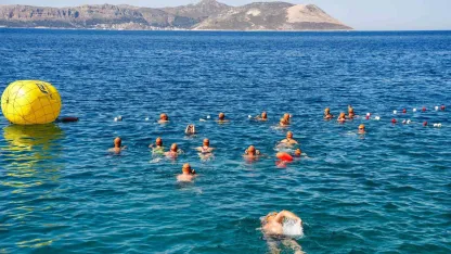 Meis-Kaş Yüzme Maratonu’nda sporcular dostluk için kulaç attı
