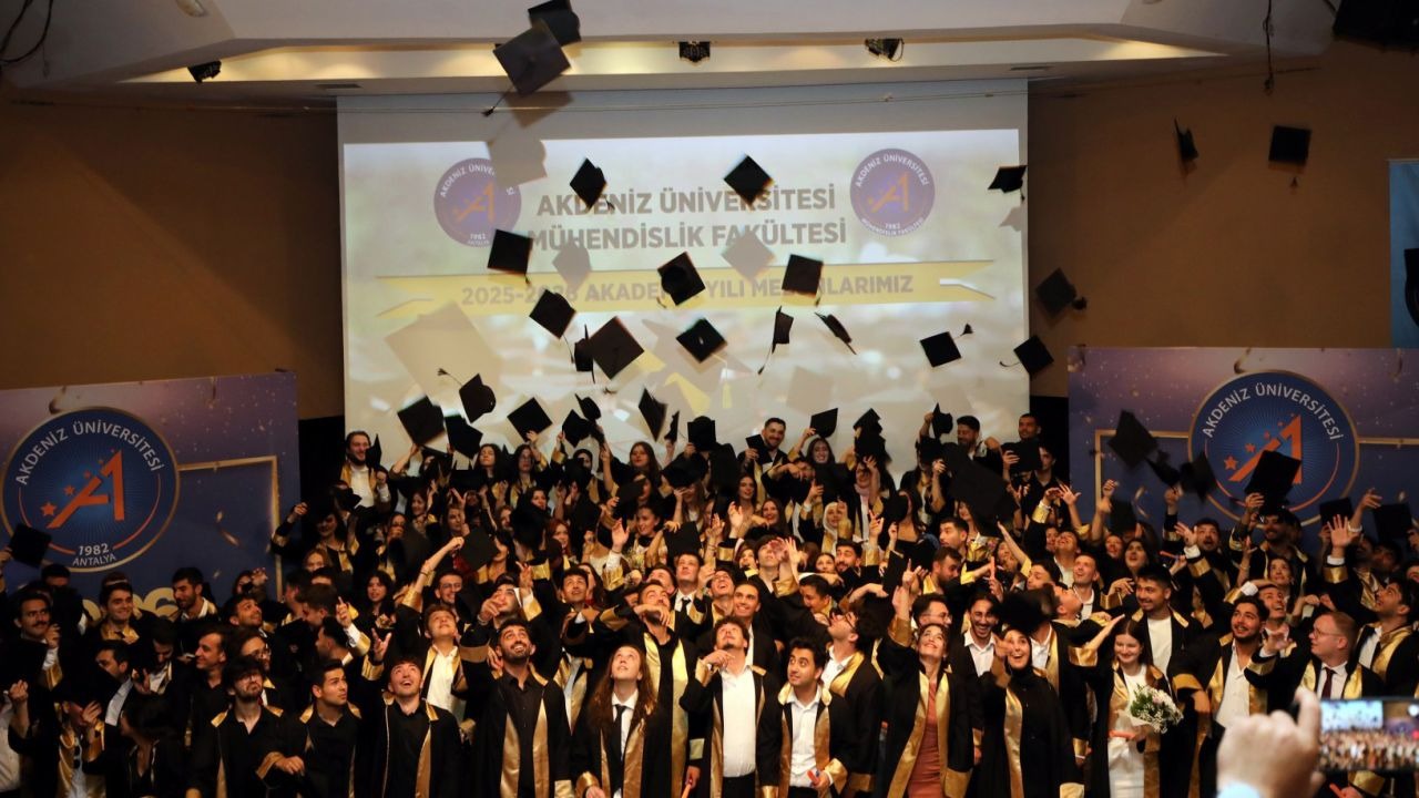 Mühendislik Fakültesi öğrencileri mezun oldu