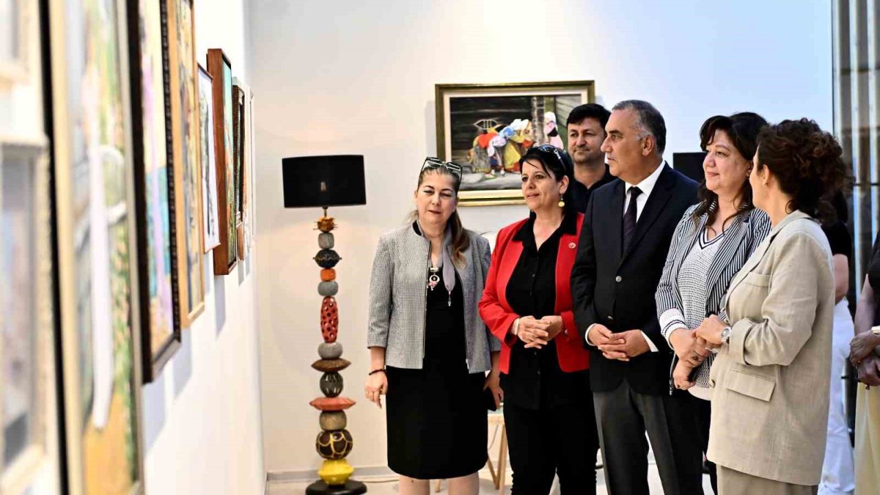 Muratpaşa’da ‘Zamansız Motifler’ sanatseverlerle buluştu