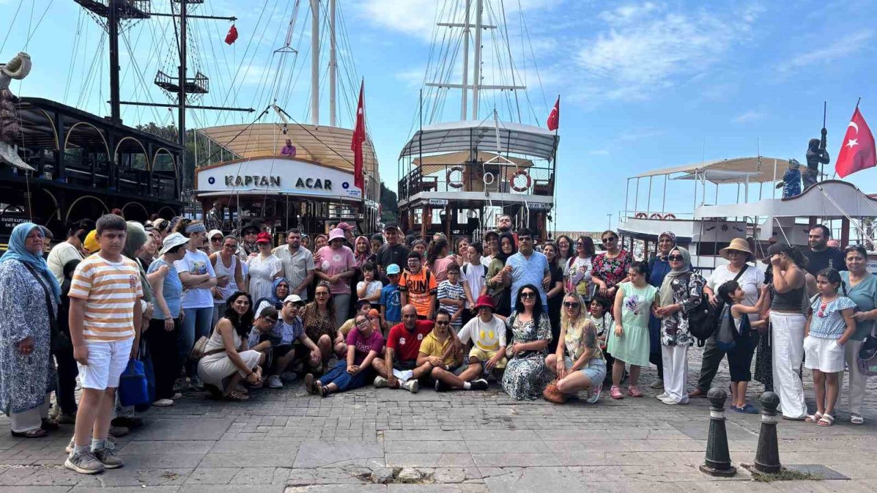 Özel bireyler "Yaza merhaba" etkinliğinde Akdeniz’e açıldı