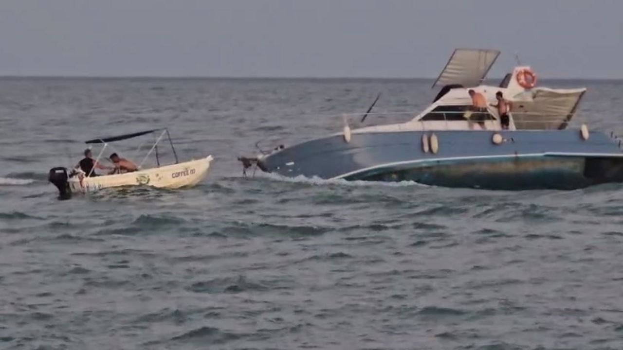 Teknede mahsur kalanları kurtarmak için giden balıkçı teknesi de arızalandı