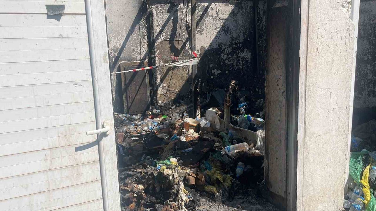 Alanya’da 5 yıldızlı otelin geri dönüşüm deposundaki yangın korkuttu