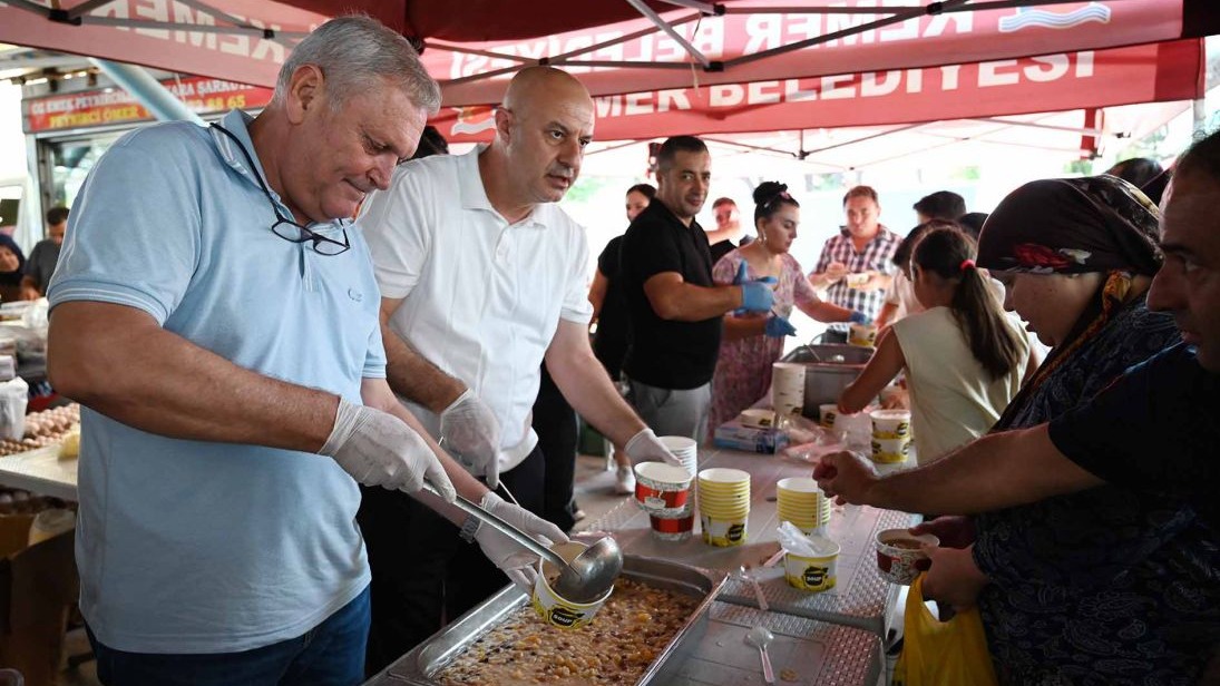 Kemer Belediyesi'nden aşure ikramı