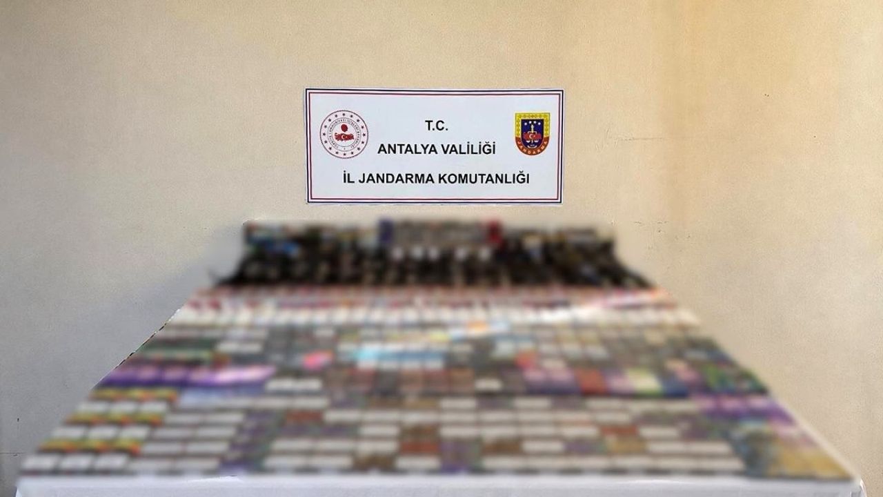 Kemer’de kaçak sigara operasyonu: Bin paket kaçak sigara ele geçirildi