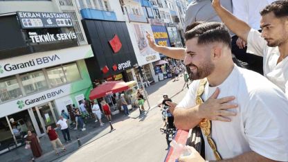 Kırkpınar başpehlivanı Erkan Taş’a Antalya’da coşkulu karşılama