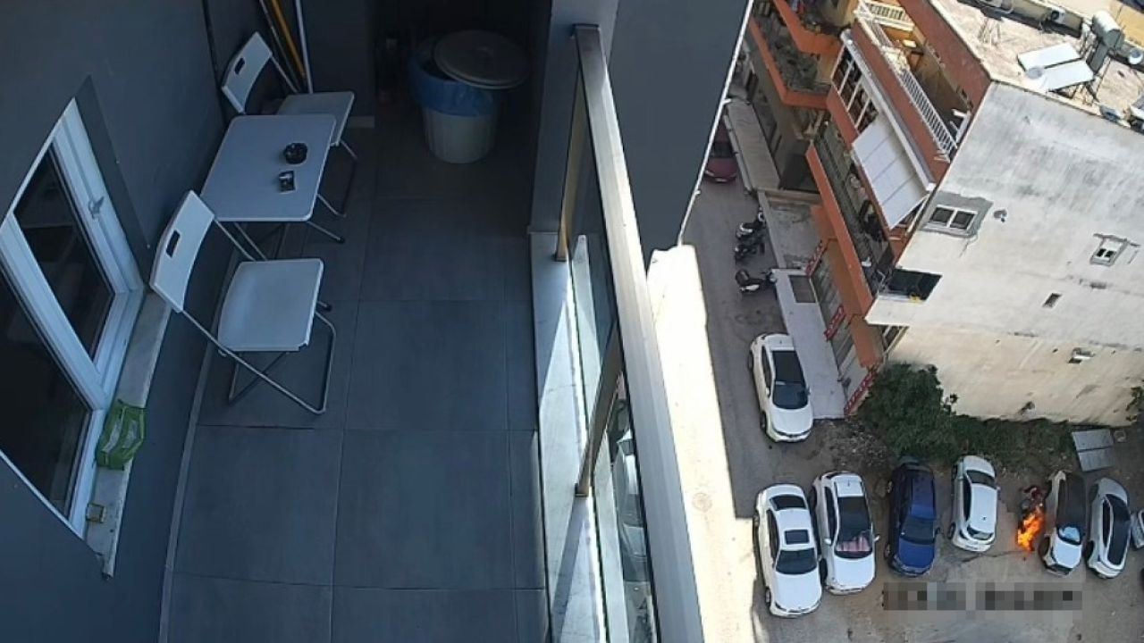 Park ettiği motosiklet alev topuna döndü, diğer araçlara sıçramaması için hayatını hiçe saydı
