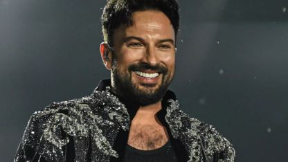 Tarkan saçlarını kısacık kestirdi; yeni imajına yorum yağdı